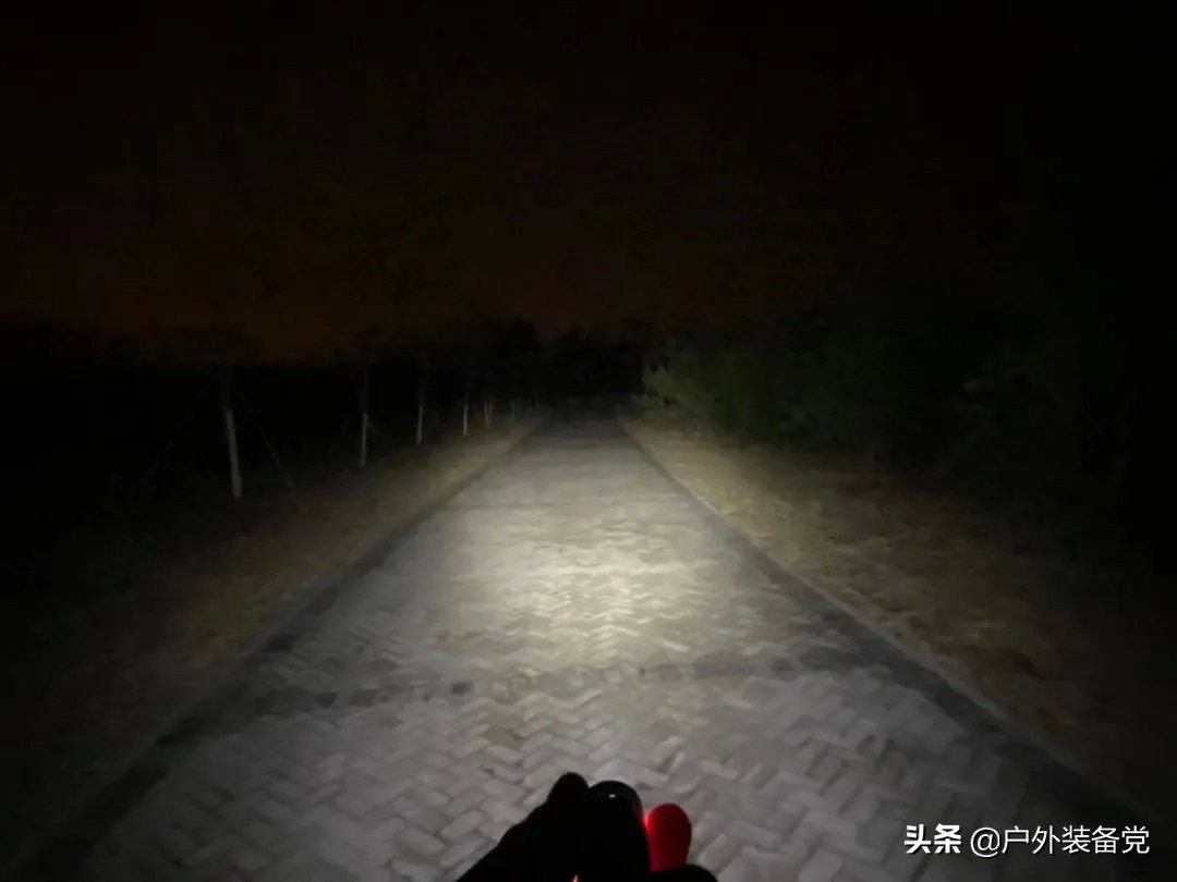 渐进式创新！无线充电手电OlightBaton3