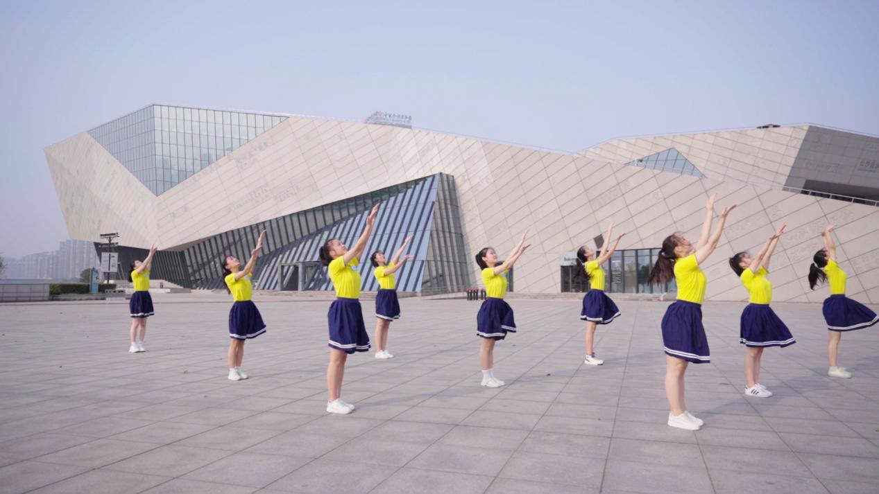 超燃！喜迎祖国华诞，诺贝尔摇篮人唱跳快闪打卡长沙经典地标