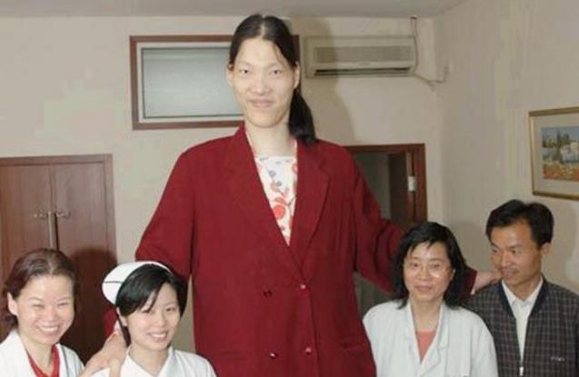 湖南14岁篮球少女,14岁女孩身高2米26加入中国女篮