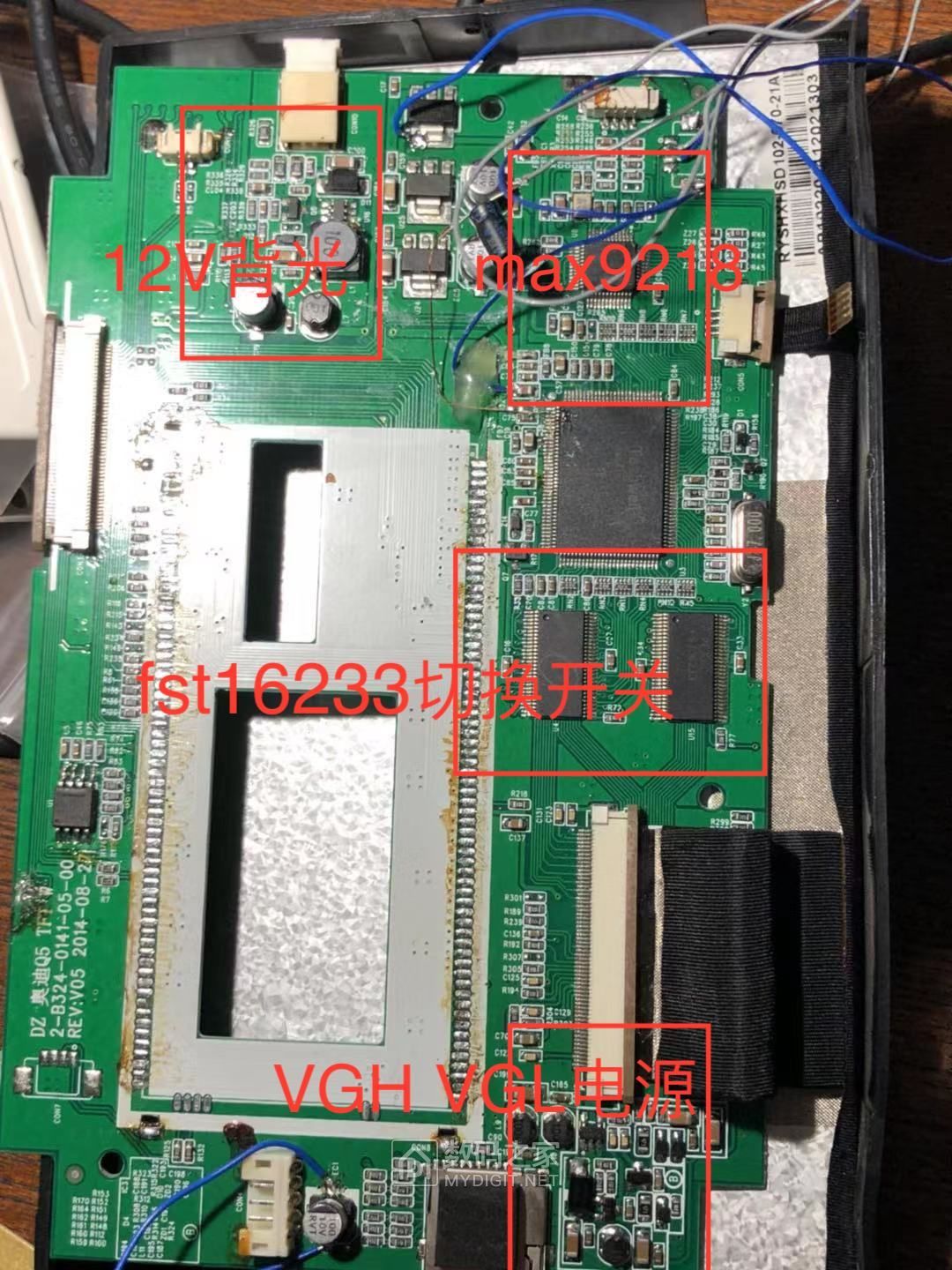 高能炫技爱折腾！奥迪Q5车机加装AV视频输入可玩游戏“坦克大战”