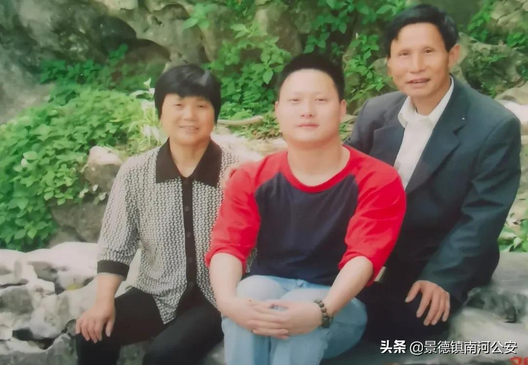 海边警察找到尸体,在水下找到人的尸体