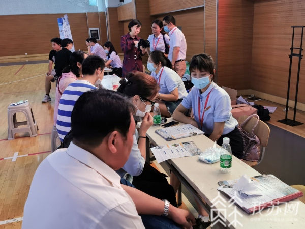 中招第一志愿应该冲还是保底,中考填志愿到底是冲还是稳比较好