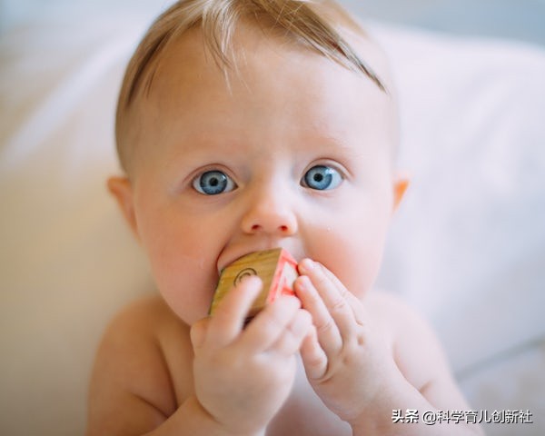 宝宝经常吐奶警惕是肺炎,8个月宝宝吐奶像喷泉需要警惕