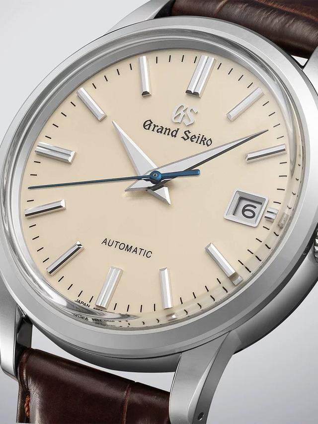 冠蓝狮欧米茄哪个档次高,冠蓝狮与欧米茄差距