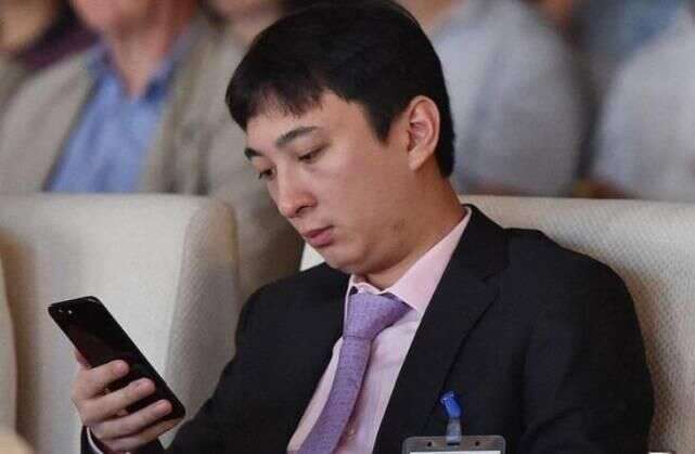 带货一哥辛巴比王思聪还豪酒吧消费一百瓶黑桃A，买单150万