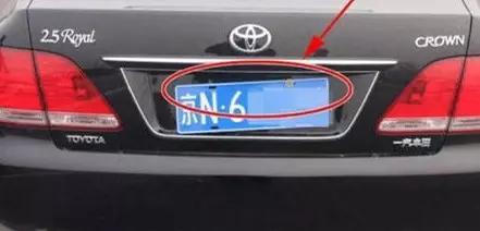 车牌螺丝有一个松了会扣分吗,车牌螺丝扣不是本地的罚款吗