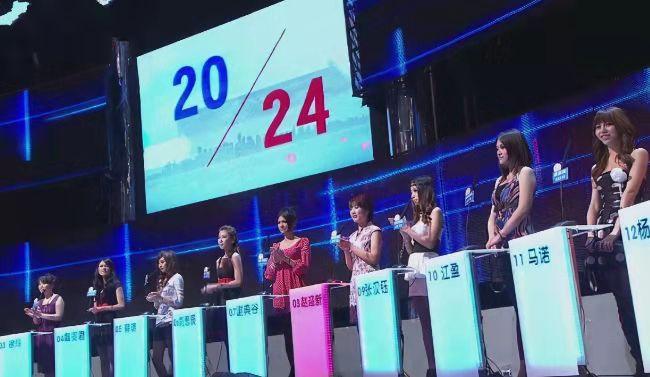 当年坐在宝马车上哭的女孩嫁了吗,宁愿坐宝马里哭的网红马诺