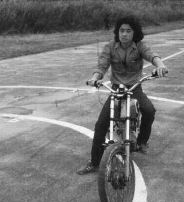 王杰被毒嗓子是真是假,王杰被毒哑之谜