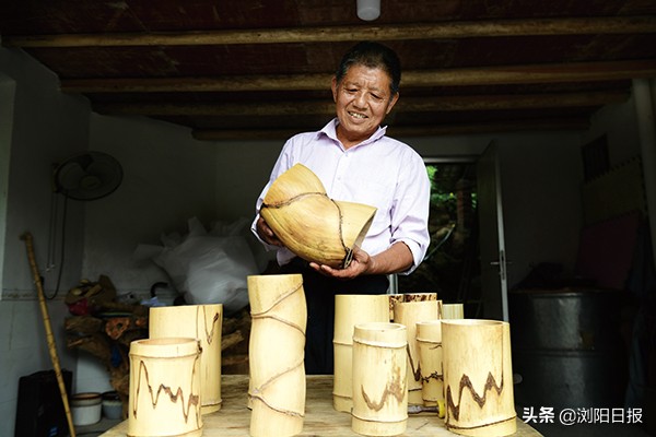 他专寻被虫咬过的竹子，经过加工和处理后挂网上卖