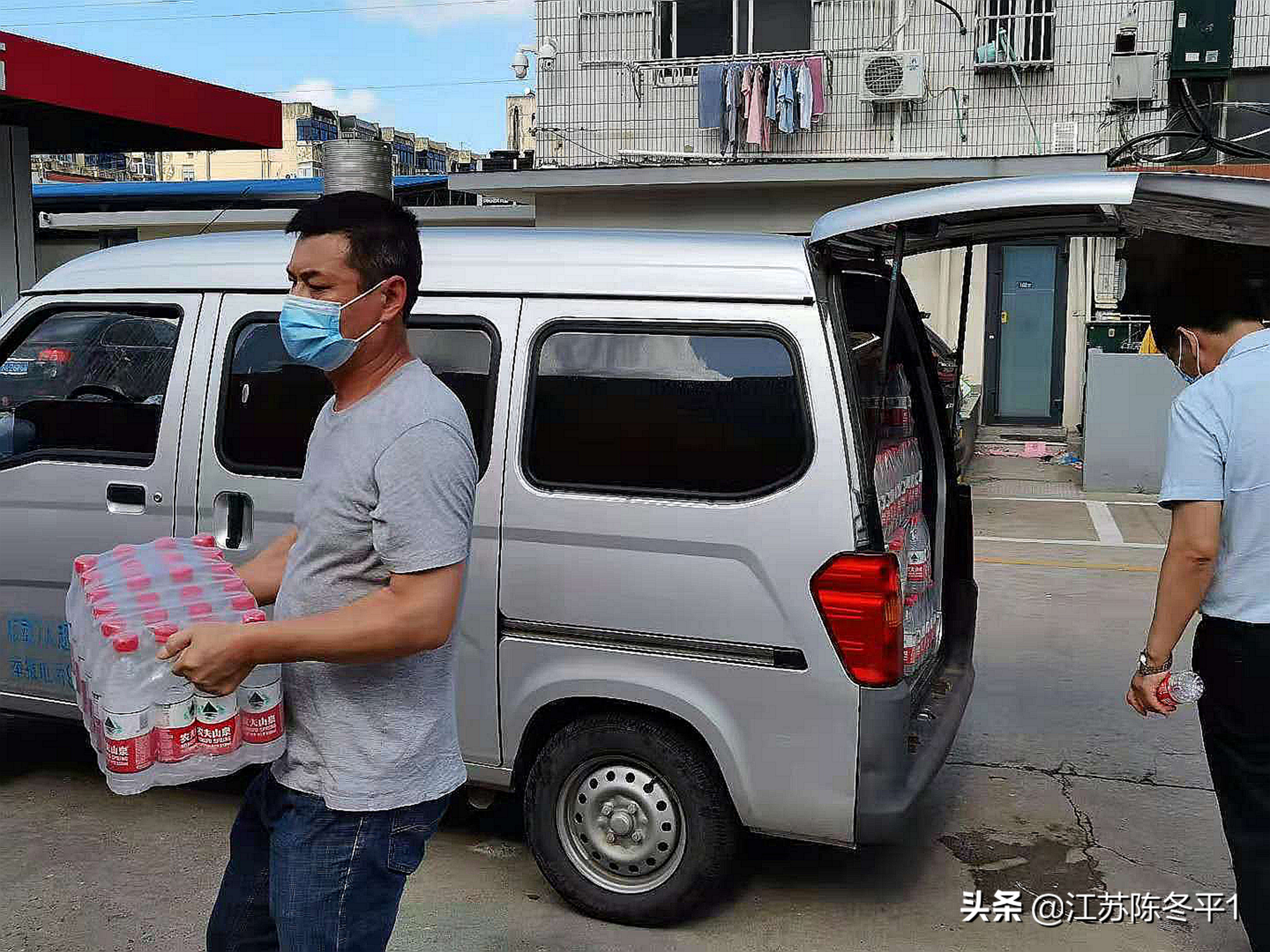 盐城射阳：助力全员进行核酸检测“最美苏烟人”自掏腰包送清凉