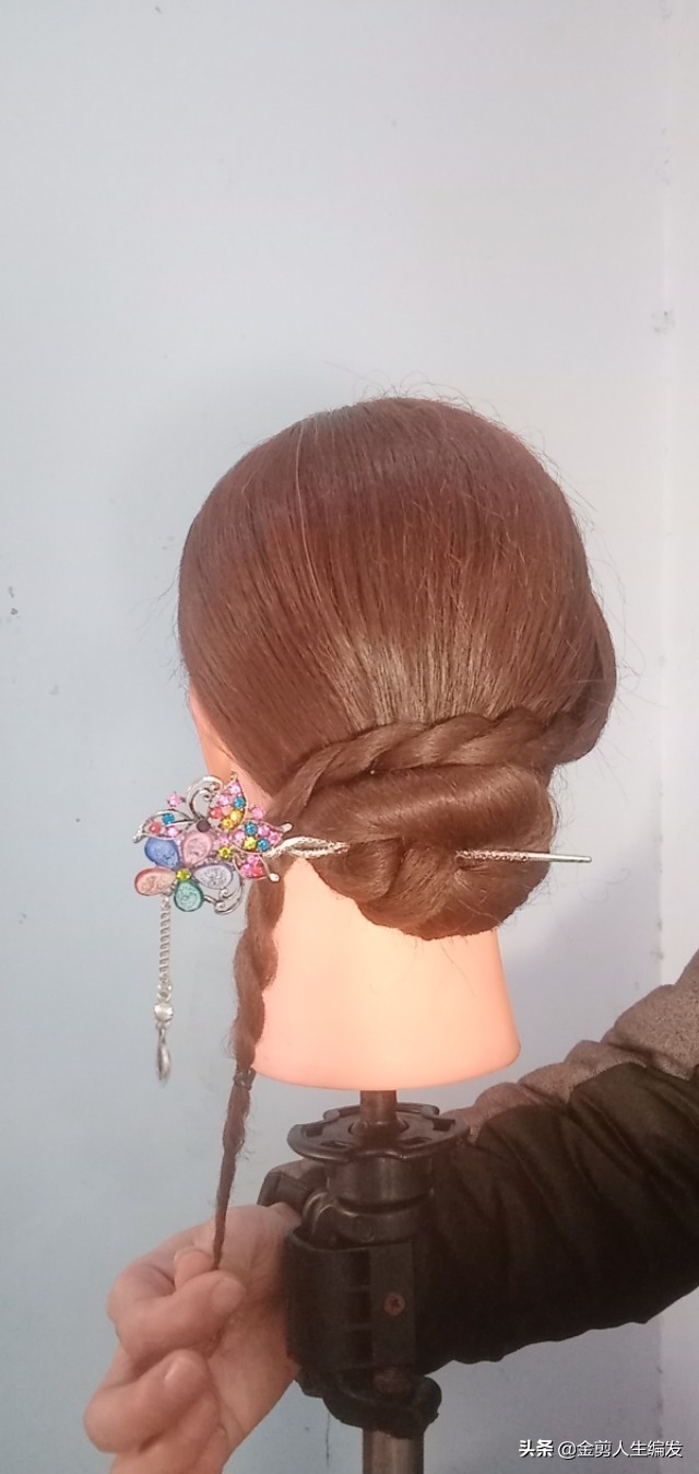 简单古代挽发髻戴发簪,怎么用发簪挽发髻
