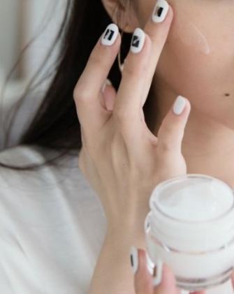 干燥肌肤该如何正确的补水保湿,修护干燥敏感肌肤的产品