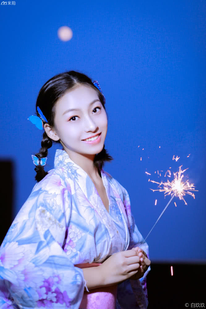 白色和服摄影作品,拍照日本和服少女逆光