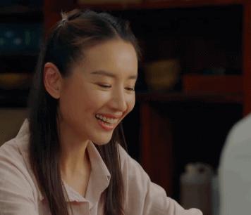 董洁皮毛一体外套,董洁蓝色光滑亮丽的外套