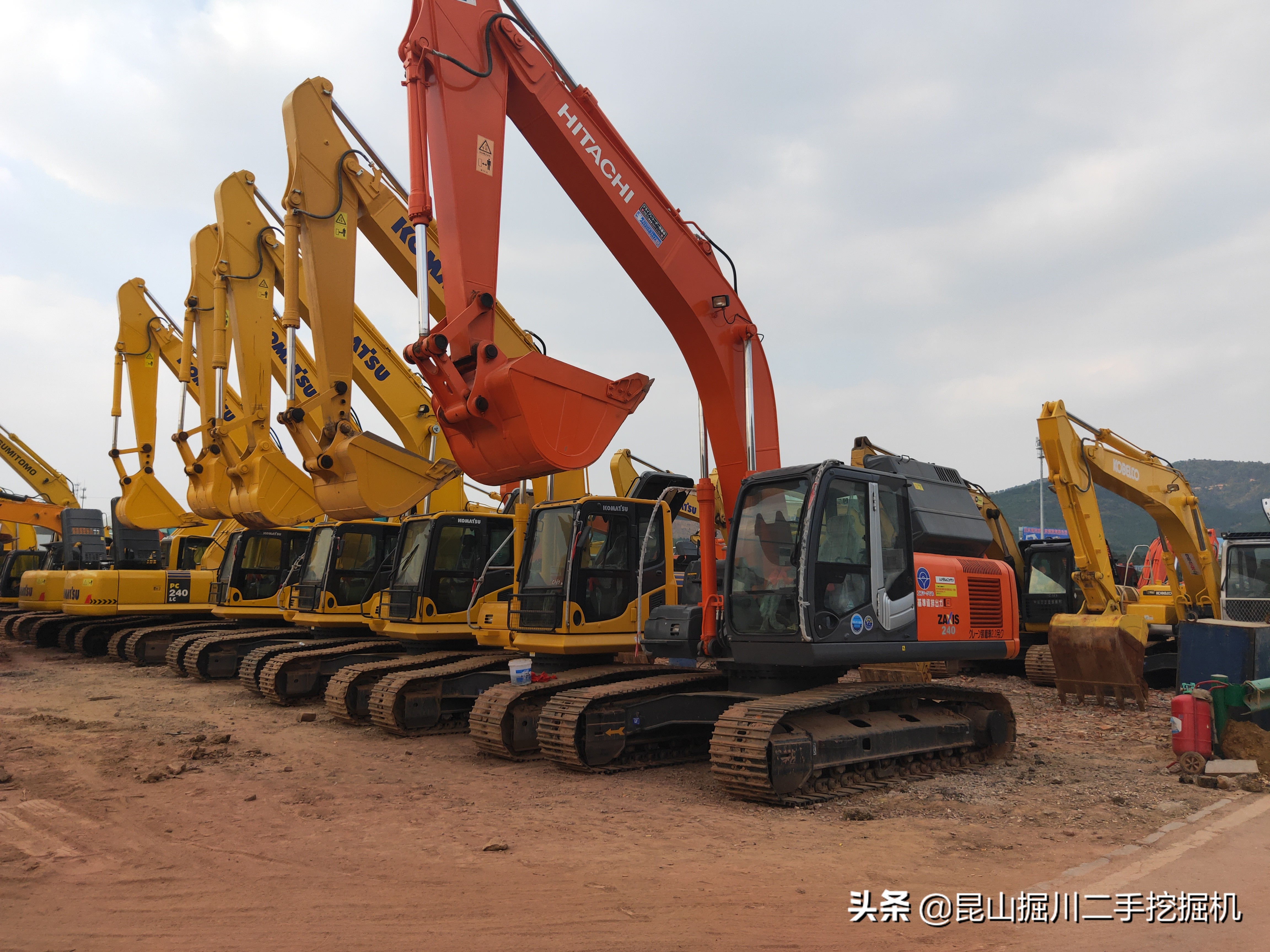 买二手挖掘机哪里安全可靠,二手小型挖掘机哪个品牌质量好