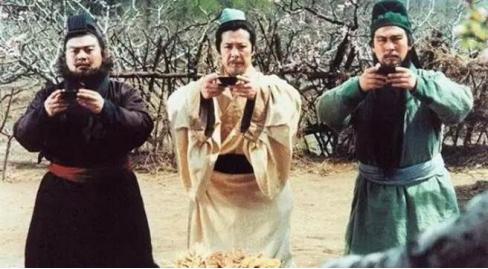 少不看水浒老不看三国的理由,青少年先看三国演义还是水浒传