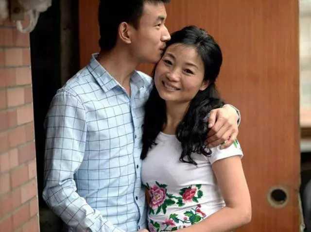 23岁小伙不顾反对娶46岁大妈,重庆小伙迎娶46岁大姐