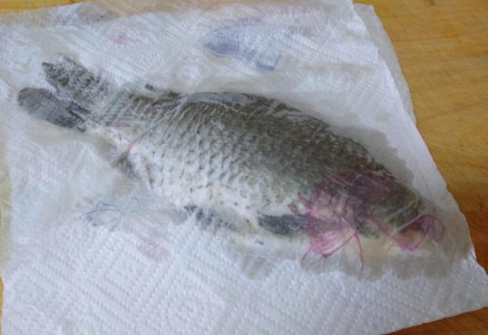 不粘锅煎鱼怎么煎不黄,油煎食物不粘锅最有效的方法