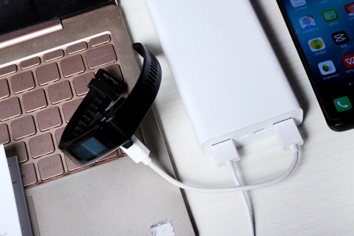 小米移动电源高配版超级快充版,小米移动电源一万毫安快充版