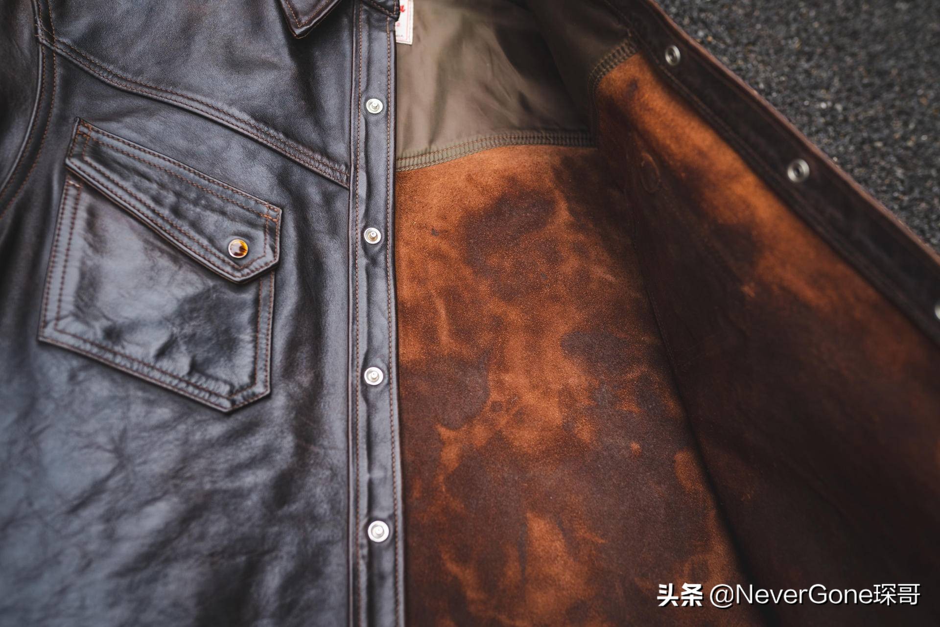 一件美特斯邦威衬衫,一件橘色衬衣