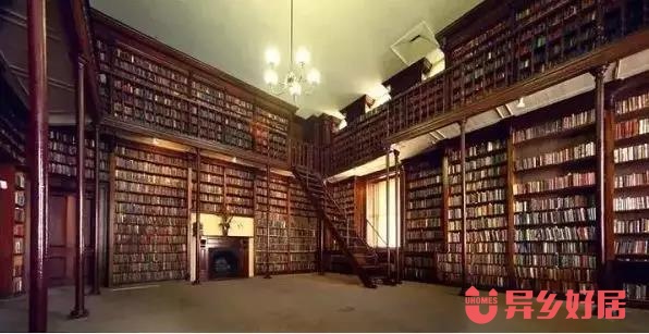 徜徉书籍海洋享受读书乐趣,徜徉在书海里面