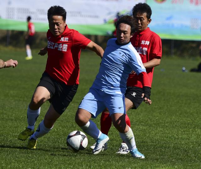 野球场恶意犯规被反杀,野球场恶意垫脚被暴打