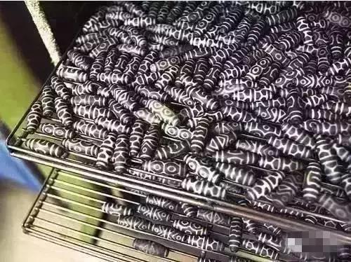 原来这些石头都是烤箱里做出来的,各种各样的石头做法