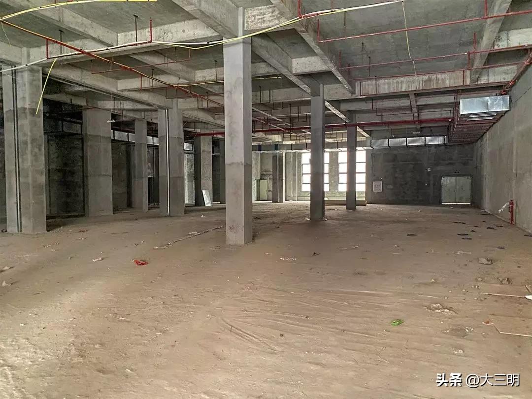 #三明生活帮#好消息!三华城一楼沿街966㎡大面积商场店面出租!约5.9m层高,前后通透!