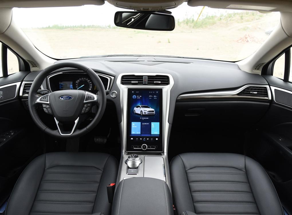 福特蒙迪欧和本田雅阁哪个好,雅阁1.5智享和蒙迪欧1.5豪华