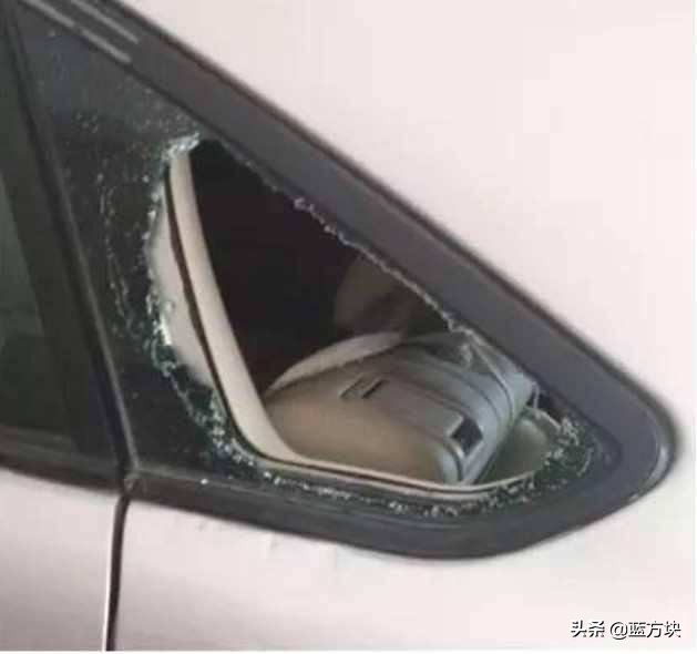 车钥匙被锁后备箱开锁,车钥匙被反锁在车内怎么开锁