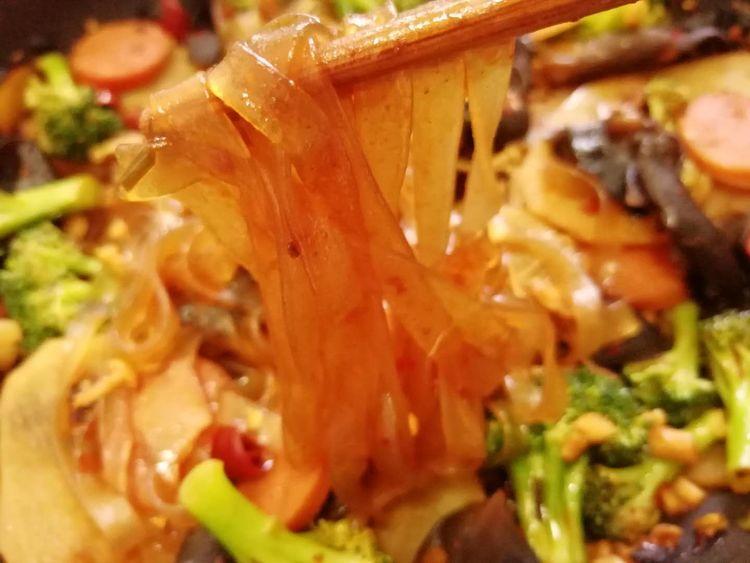 自己在家做的麻辣香锅好吃又过瘾,自己在家做的麻辣香锅吃得很过瘾