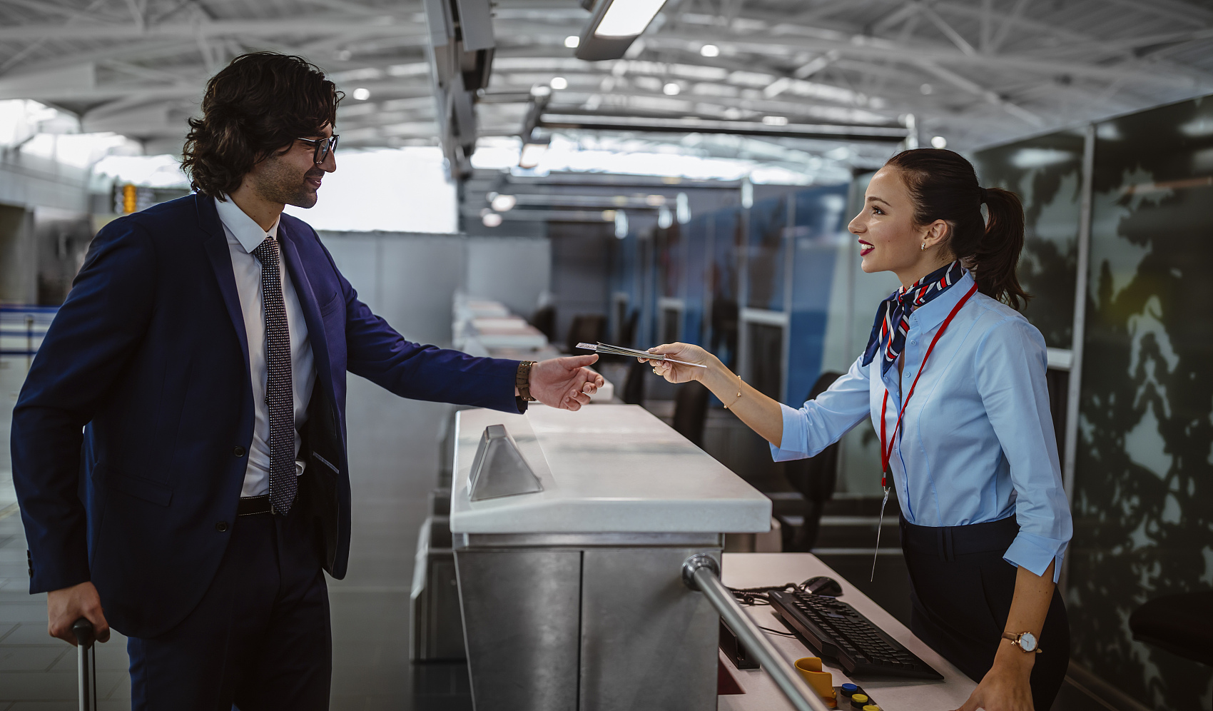 公务员工资少？看完事业单位和公务员的薪资对比你就知道考什么了