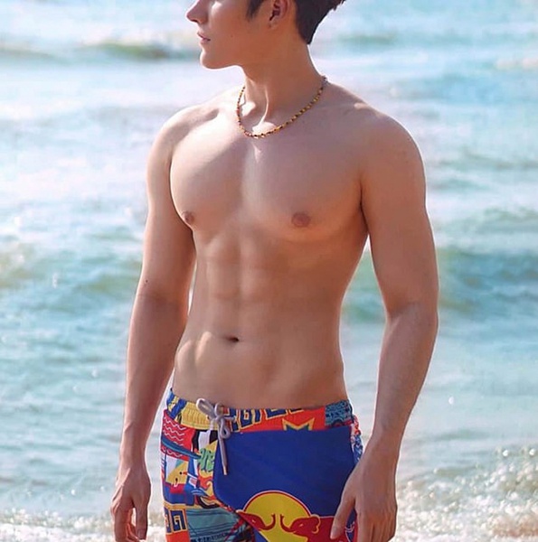 一周资讯丨新泰王和“保镖”结婚!?海底捞黑人小哥表演拉面!