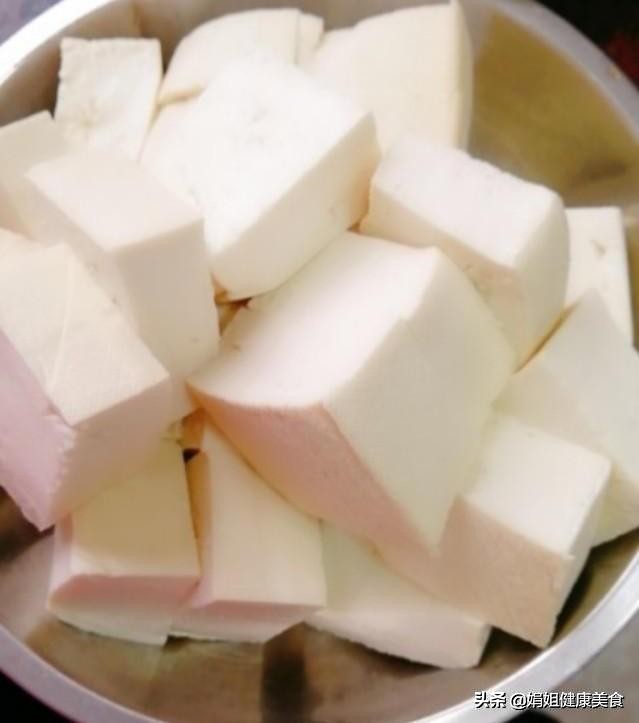 给老妈妈做个鲫鱼豆腐汤,鱼头豆腐汤孩子最爱