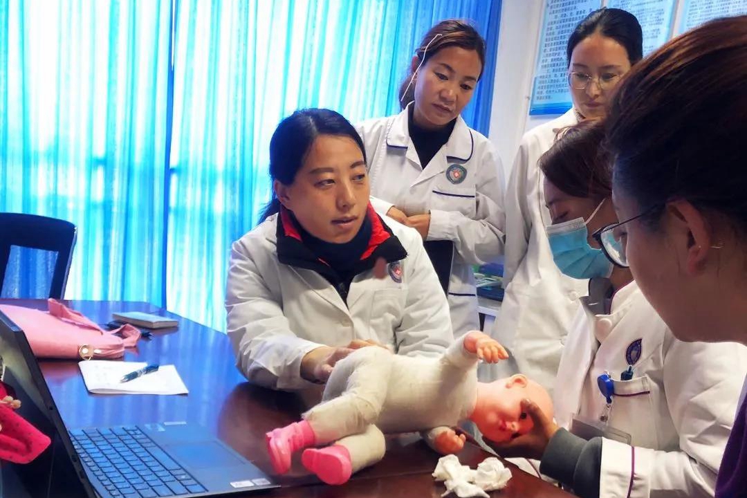 苏州*藏西**两地医生远程连线，携手破解“肩难产”难题