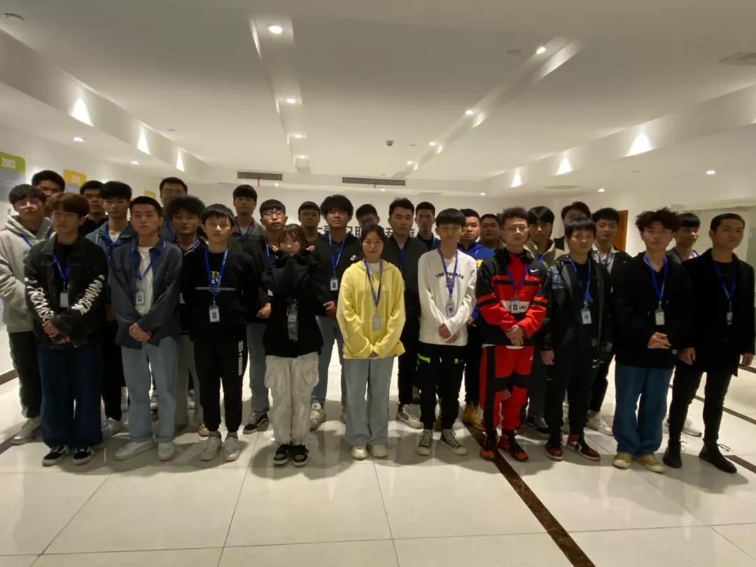 北大青鸟岳阳军训,岳阳北大青鸟小学