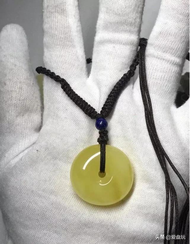 蜜蜡里面的白花越来越明显,蜜蜡白花变色的过程