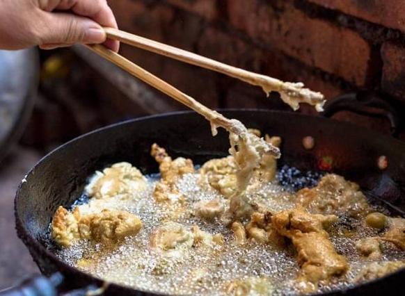如何正确的炸酥肉,怎样炸酥肉不回软