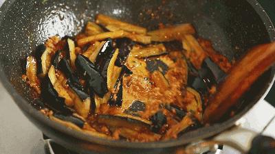 茄子吃多了会中毒是真的吗,茄子吃多了会瞎吗