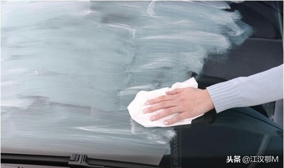 汽车挡风玻璃划痕怎么自己修复,怎么区分挡风玻璃划痕和膜上划痕