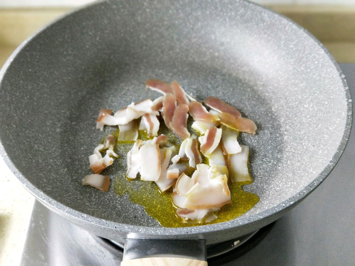 笋干简单又好吃的做法,和咸肉青椒一起炒,鲜美下饭,太好吃了