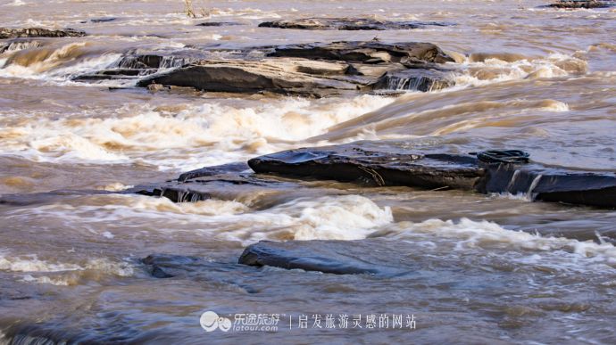 “盖河漩涡，如一壶然。”跃然纸上似惊鸿戏水