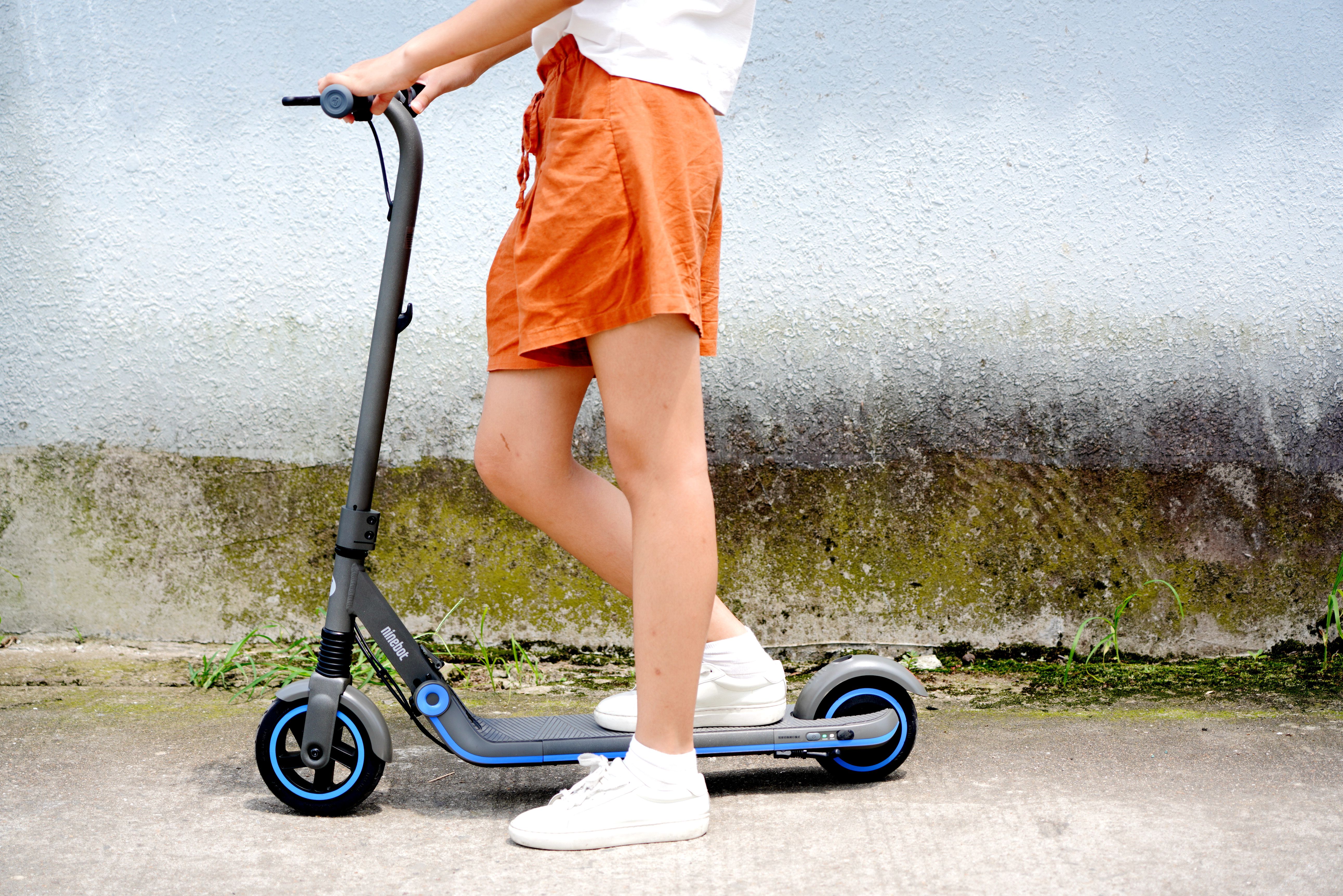 很不简单的玩具,九号儿童电动滑板车e10如何折叠