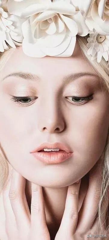 美女画家画美女，怎么看怎么美，看着她的画呼吸都要停滞了