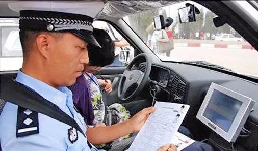 如何快速考过科目一的试题技巧,驾考科目一科目四理论秘籍