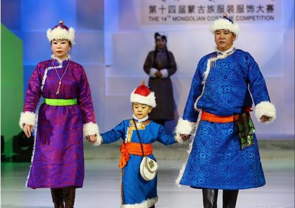 四子王旗蒙古袍蒙古民族的象征,蒙古服饰最具特色的服饰