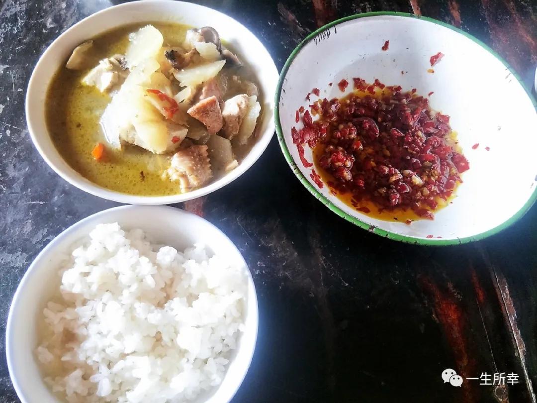 一川碧水,一川碧水一重山