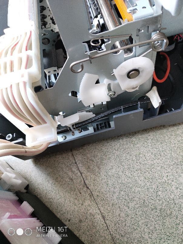 爱普生l1300进纸一点就显示卡纸,爱普生l1300打印歪斜卡纸