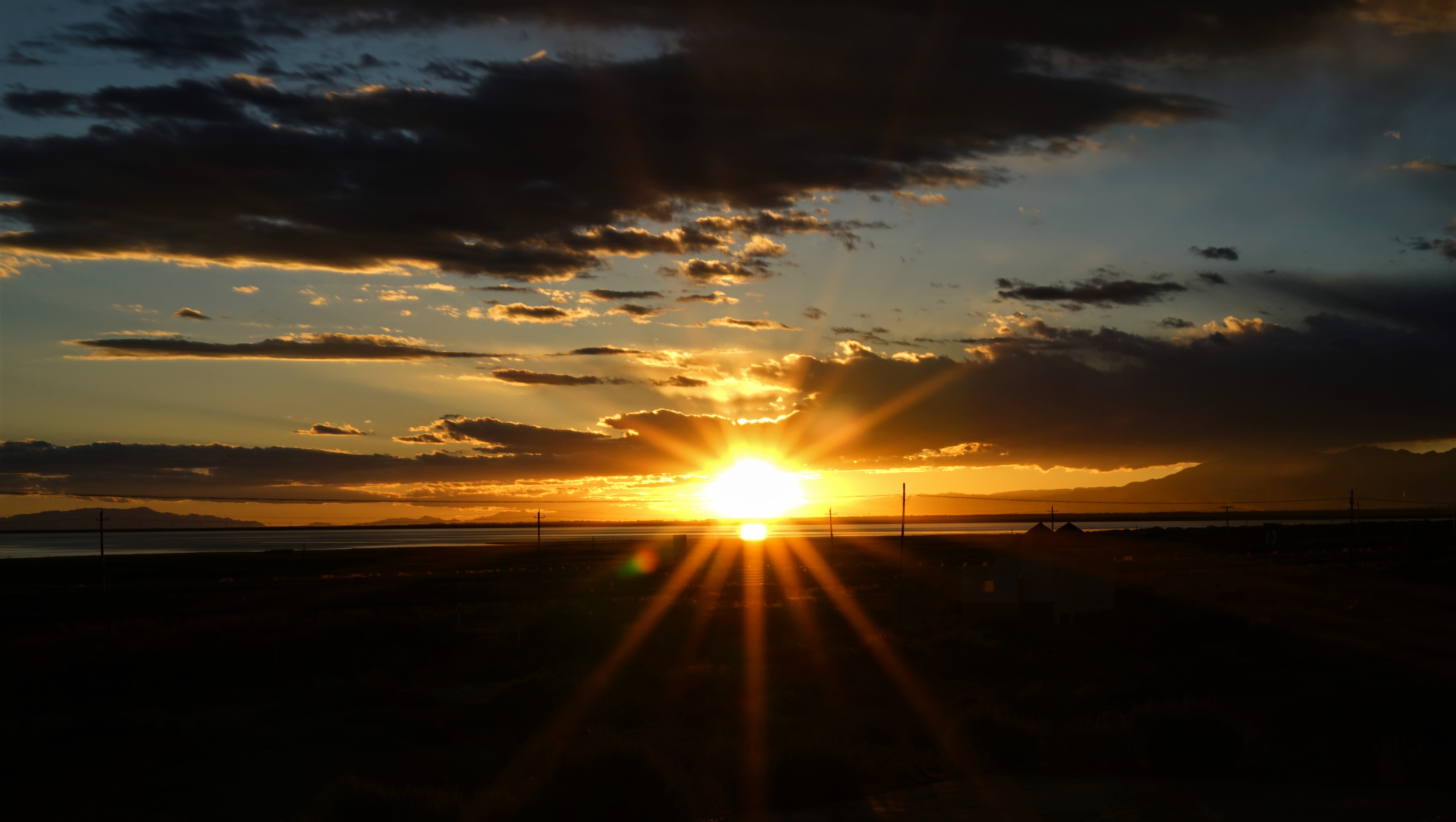 孩子问天空为什么是蓝色的,怎么跟孩子说天空是蓝色的