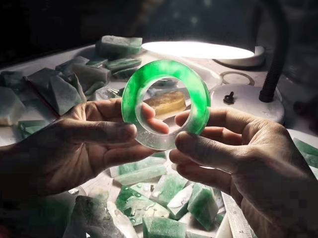 原来老缅都有三招祖传“看石绝学”,难怪我们切不涨!